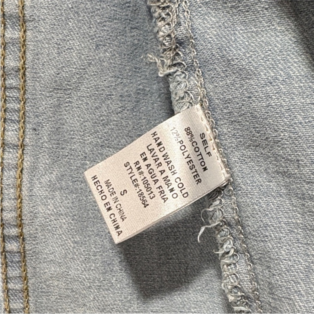 ANDREE BY UNIT Light Blue Distressed Cropped Denim Jacket - Picture 4 of 4